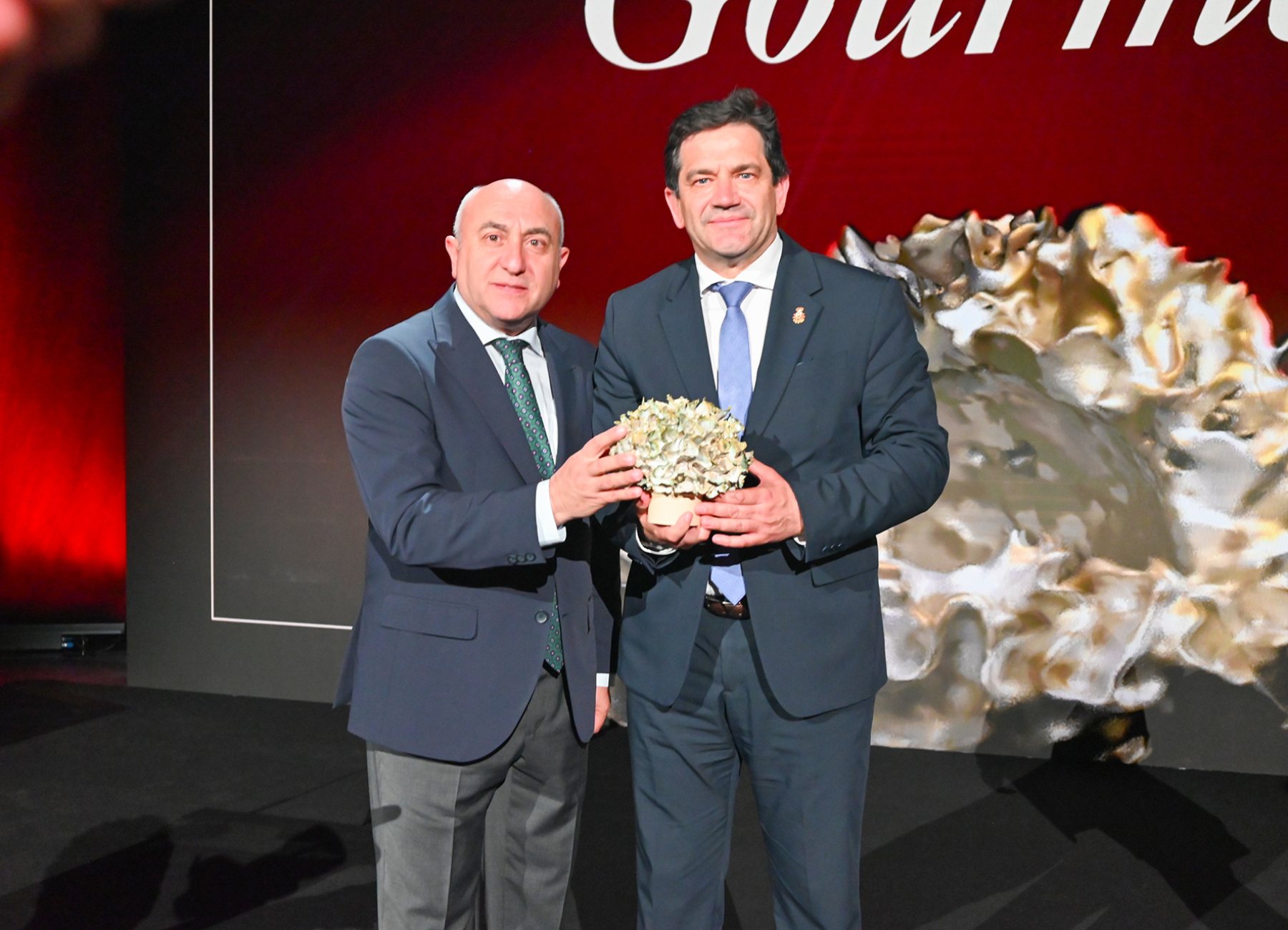 FOTO1. Director de Venari Florencio Rodríguez y Miguel Ángel Valverde presidente Diputación de Ciudad Real 2